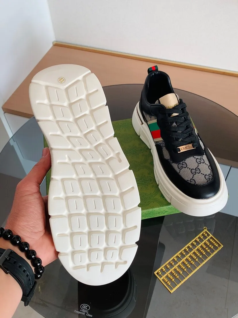 Factory price 400. The new GUCCI (Gucci) is launched at the same time, new men's shoes, 😘fabrics are selected imported cowhide, lining: sheepskin lining. 👍🏿 High-end ☄️ air-cushion molded anti-slip rubber outsole, exquisite lines, simple and elegant, comfortable and high-end for leisure travel. Code number: 38 to 44 (45 can be customized and cannot be returned or exchanged)